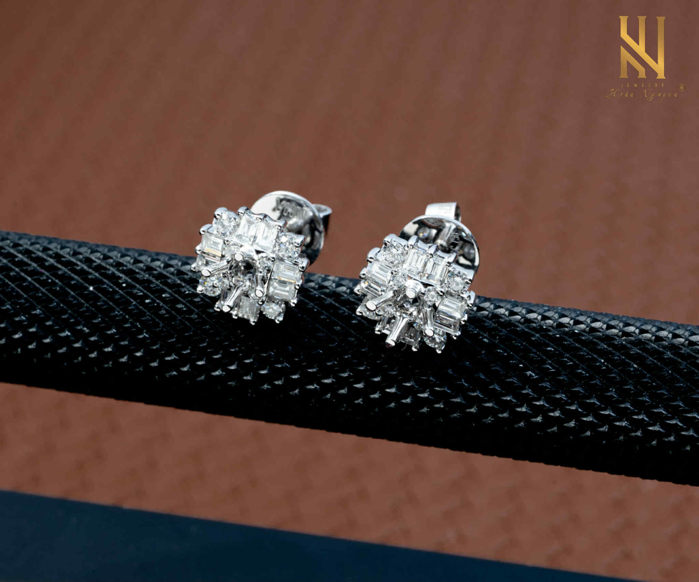 Mệnh Kim nên đeo trang sức gì? Cách chọn trang sức phong thủy giúp hút tài lộc